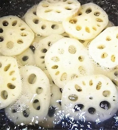 麻辣藕片,四川人的必備小吃,吃了根本停不下來 麻辣藕片,四川人的必備小吃,吃了根本停不下來