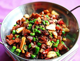 辣子雞最正宗的做法，外酥里嫩，麻辣爽口超過(guò)癮