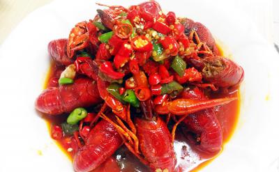 四川小龍蝦培訓機構比較好？大廚現場做給學員品味