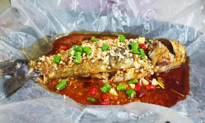  成都特色餐飲培訓(xùn)學(xué)校，哪里可以學(xué)正宗紙包魚技術(shù)培訓(xùn)？