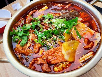 學冒菜技術培訓多少錢？冒菜培訓費用受多因素影